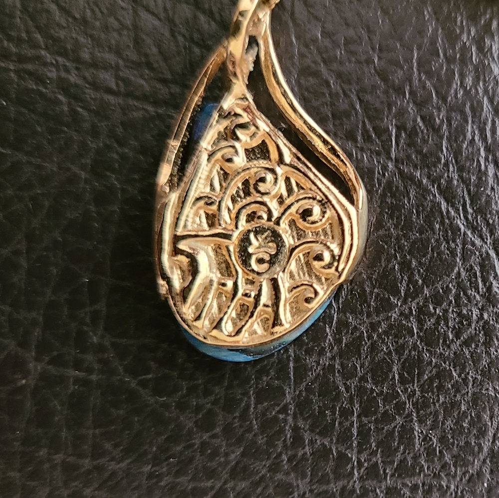Vintage Xiomara Castra Gold Tone and Abalone Pendant on 24 Inch Gold-tone Chain - Picture 12 of 12
